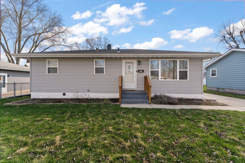 Photo of 947 N Wood Street, Griffith, IN 46319 (MLS # 835977)