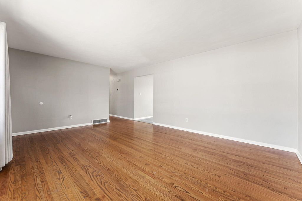 Photo of 947 N Wood Street, Griffith, IN 46319 (MLS # 835977)