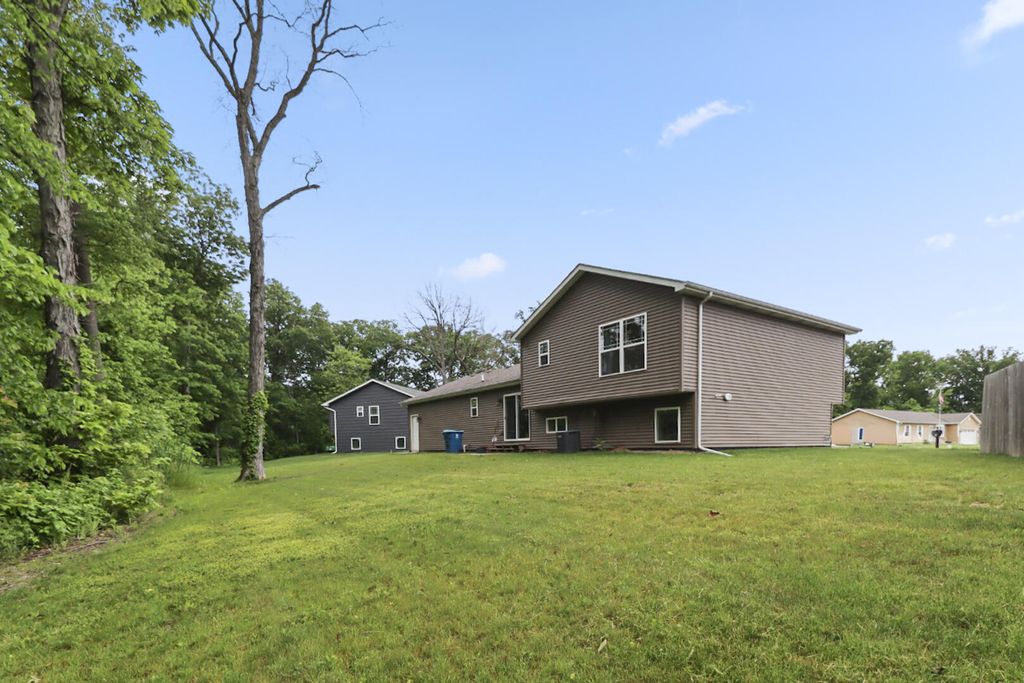 Photo of 699 Cross Meadows Drive, Valparaiso, IN 46385 (MLS # 840019)