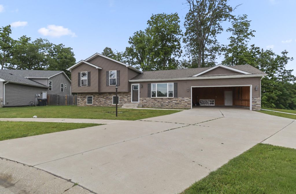Photo of 699 Cross Meadows Drive, Valparaiso, IN 46385 (MLS # 840019)