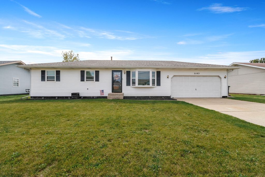 Photo of 5103 Woodbridge Avenue, Portage, IN 46368 (MLS # 829298)