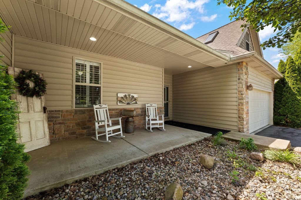 Photo of 2719 White Pine Circle, Valparaiso, IN 46383 (MLS # 839059)