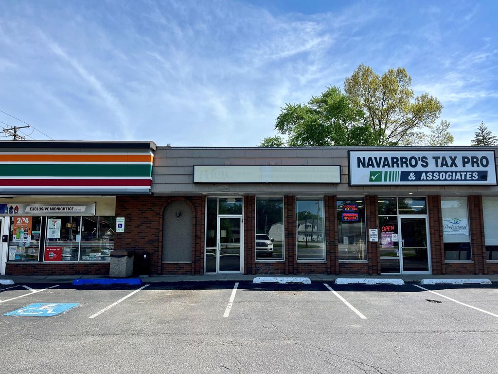 Photo of 706 1/2 E Lincolnway, Valparaiso, IN 46383 (MLS # 831259)