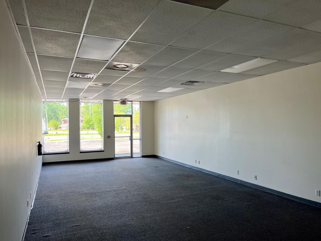 Photo of 706 1/2 E Lincolnway, Valparaiso, IN 46383 (MLS # 831259)