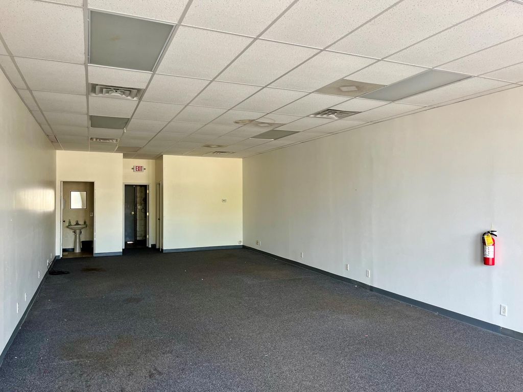 Photo of 706 1/2 E Lincolnway, Valparaiso, IN 46383 (MLS # 831259)