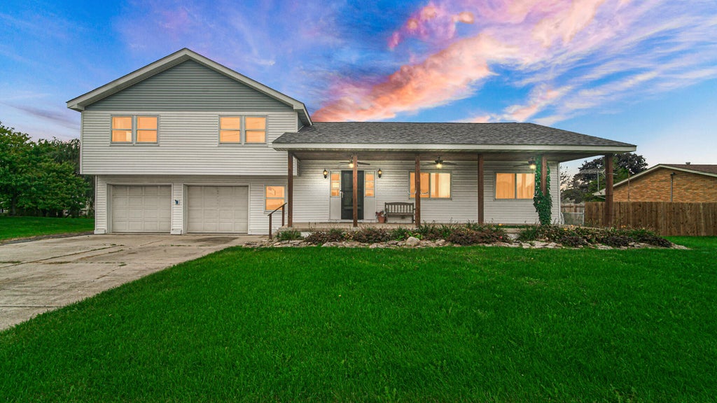 Photo of 18320 Cline Avenue, Lowell, IN 46356 (MLS # 845898)