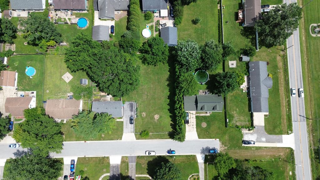 Photo of 703 Heritage Road, Valparaiso, IN 46385 (MLS # 842743)