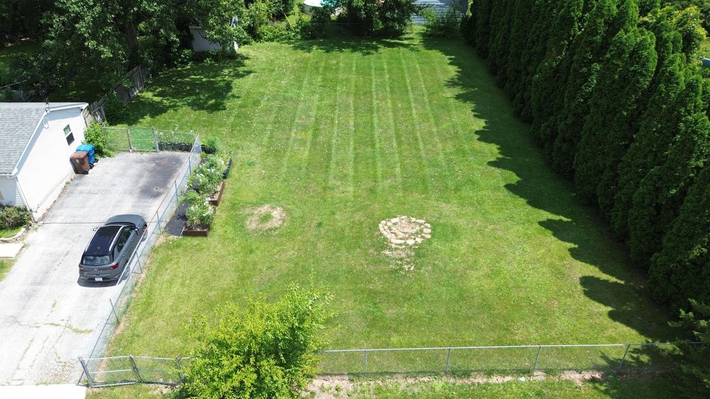 Photo of 703 Heritage Road, Valparaiso, IN 46385 (MLS # 842743)