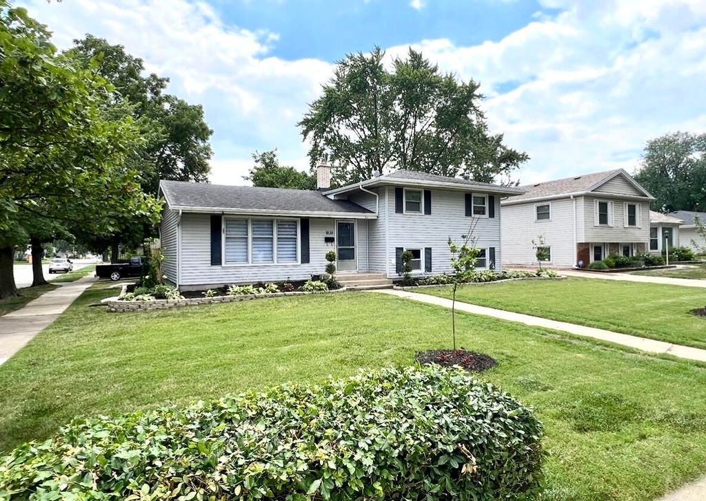 Photo of 1838 Holly Lane, Munster, IN 46321 (MLS # 834919)