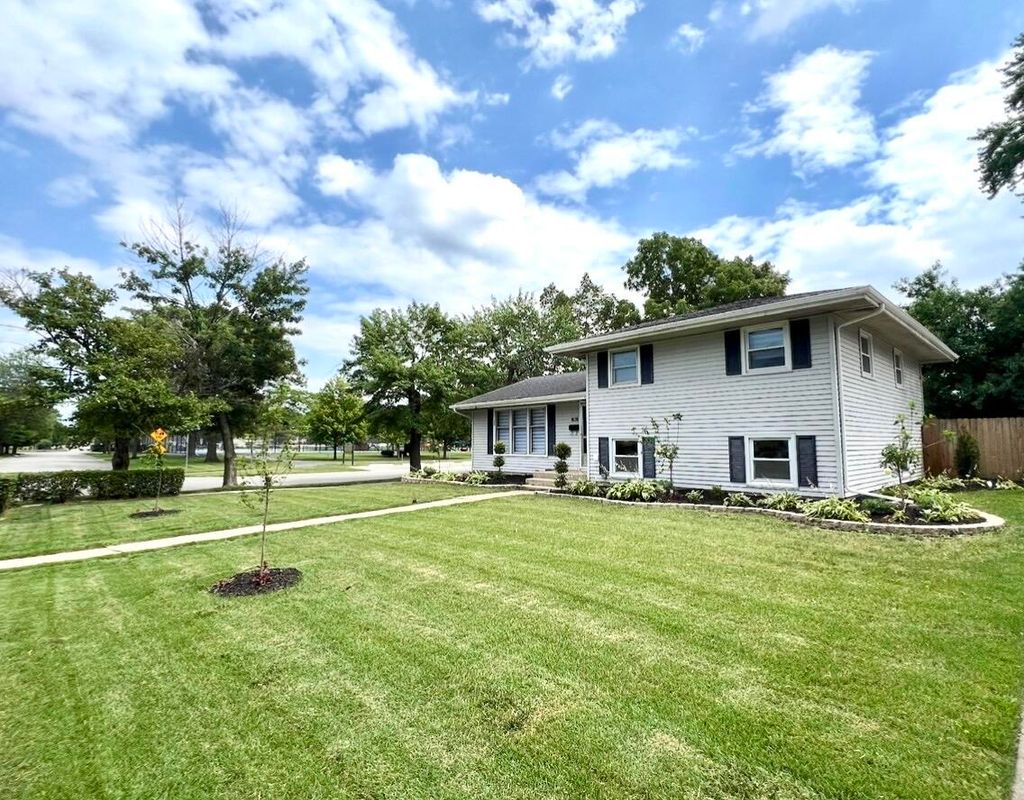 Photo of 1838 Holly Lane, Munster, IN 46321 (MLS # 834919)