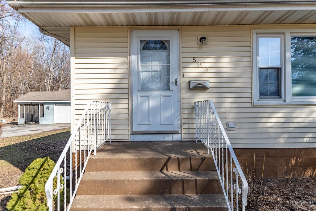 Photo of 539 S Rensselaer Street, Griffith, IN 46319 (MLS # 834844)