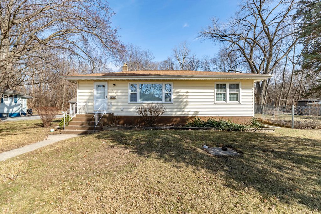 Photo of 539 S Rensselaer Street, Griffith, IN 46319 (MLS # 834844)