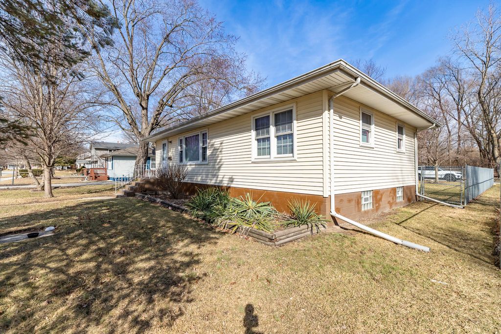 Photo of 539 S Rensselaer Street, Griffith, IN 46319 (MLS # 834844)