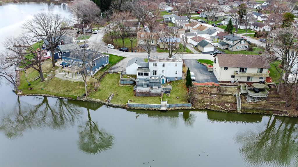 Photo of 1234 River Terrace, Hobart, IN 46342 (MLS # 835556)