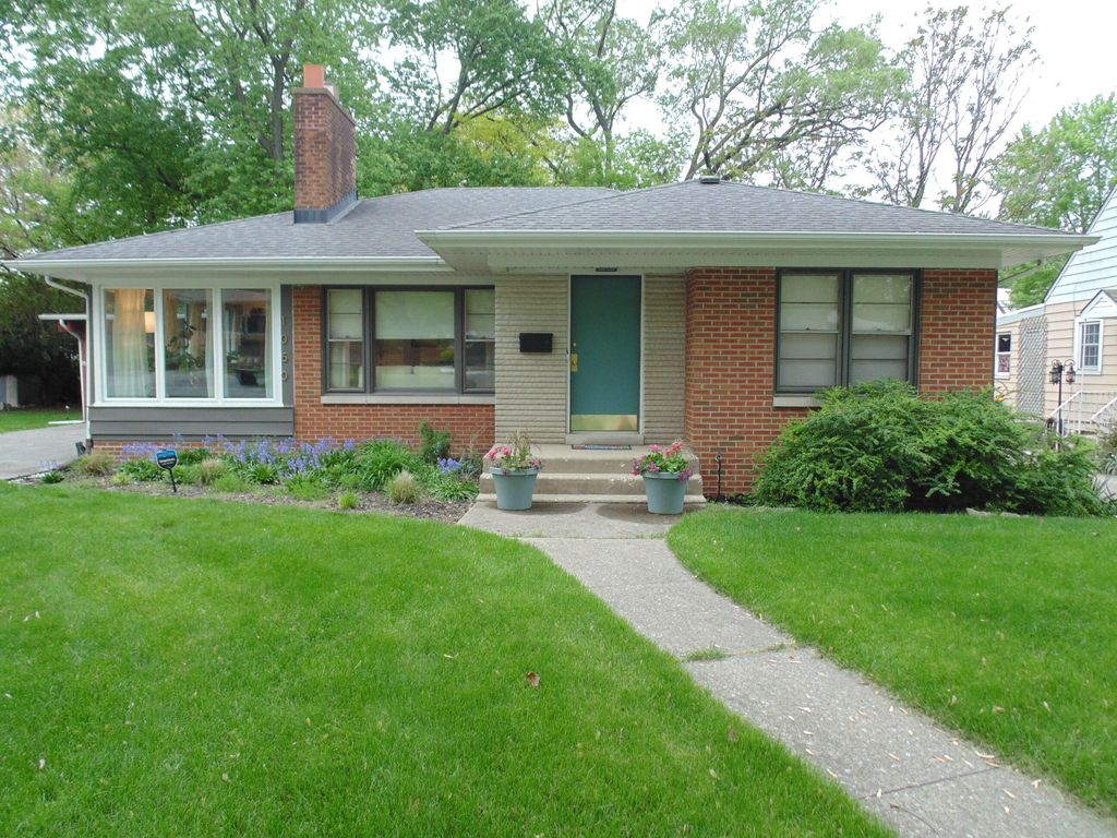 Photo of 1050 Vermillion Street, Gary, IN 46403 (MLS # 838902)
