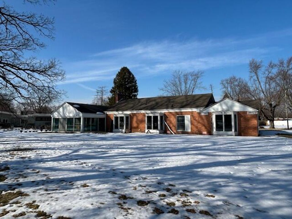 Photo of 2001 W 64th Place, Merrillville, IN 46410 (MLS # 833900)