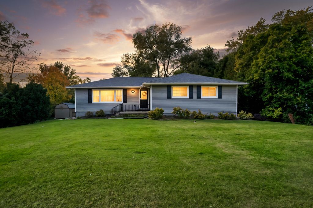 Photo of 10710 Porter Street, Crown Point, IN 46307 (MLS # 829998)