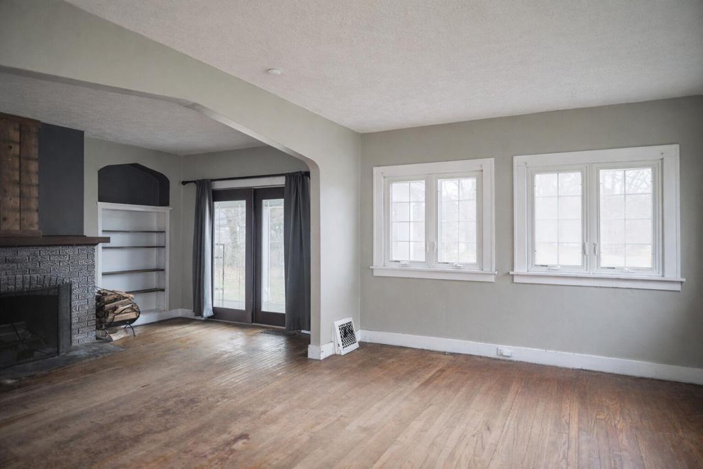 Photo of 306 W Michigan Street, Rolling Prairie, IN 46371 (MLS # 835166)