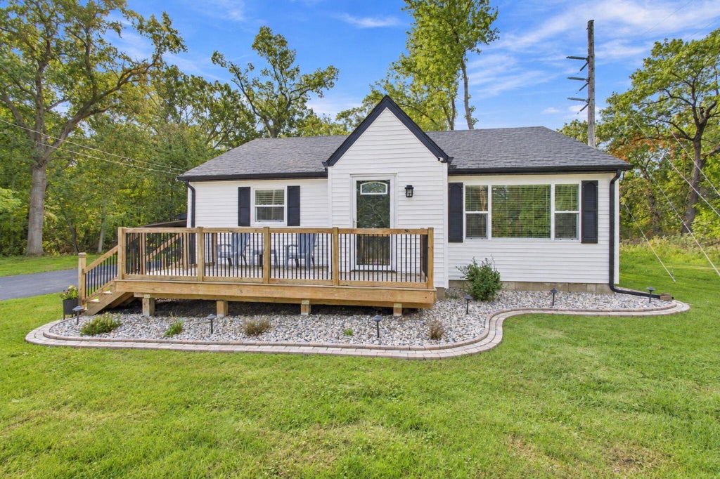 Photo of 1001 W Main Street, Griffith, IN 46319 (MLS # 846664)