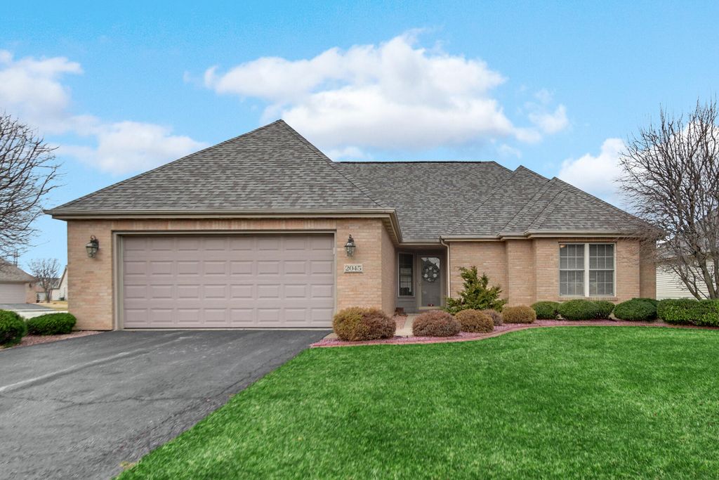 Photo of 2045 Briarwood Lane, Highland, IN 46322 (MLS # 835458)