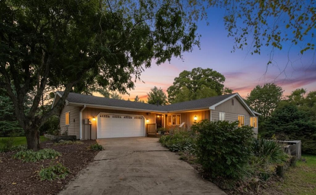 Photo of 505 E Burdick Road, Chesterton, IN 46304 (MLS # 829326)