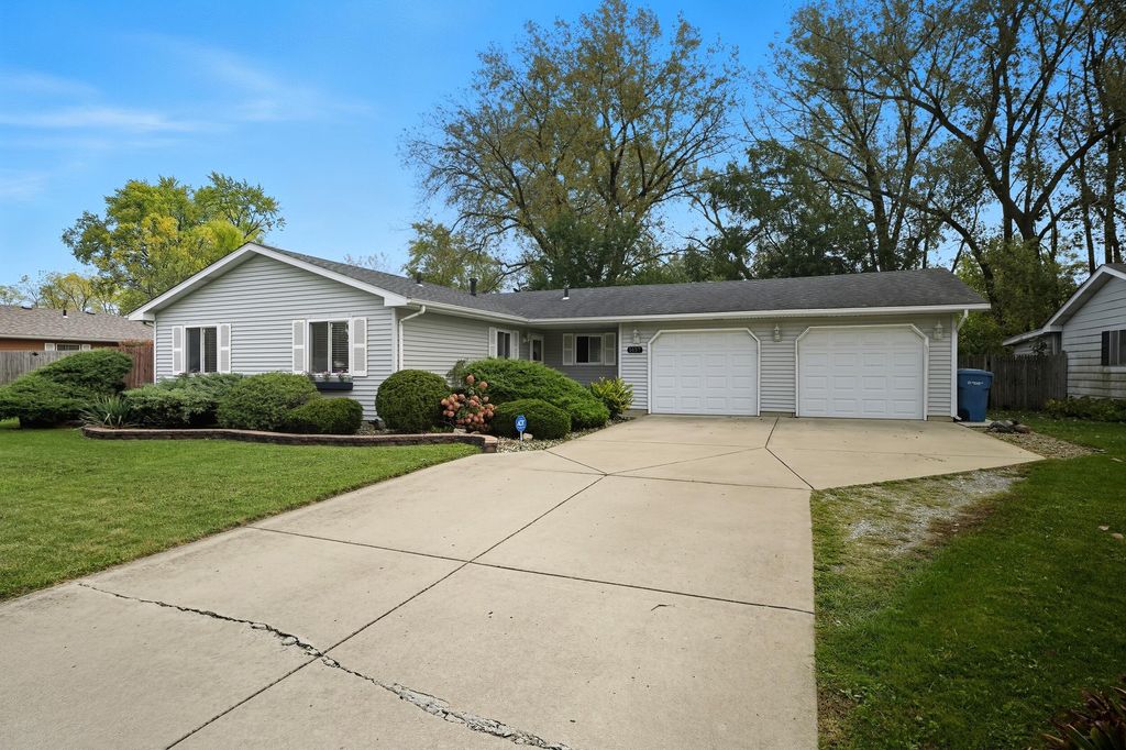 Photo of 1437 Madison Avenue, Dyer, IN 46311 (MLS # 829377)