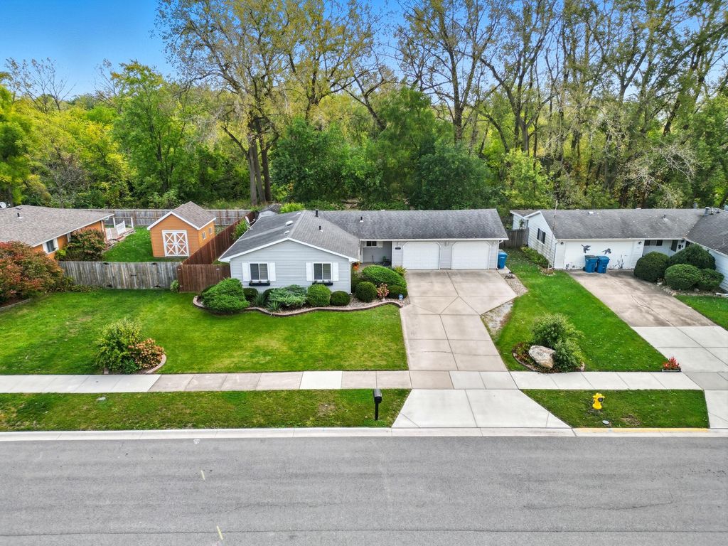 Photo of 1437 Madison Avenue, Dyer, IN 46311 (MLS # 829377)
