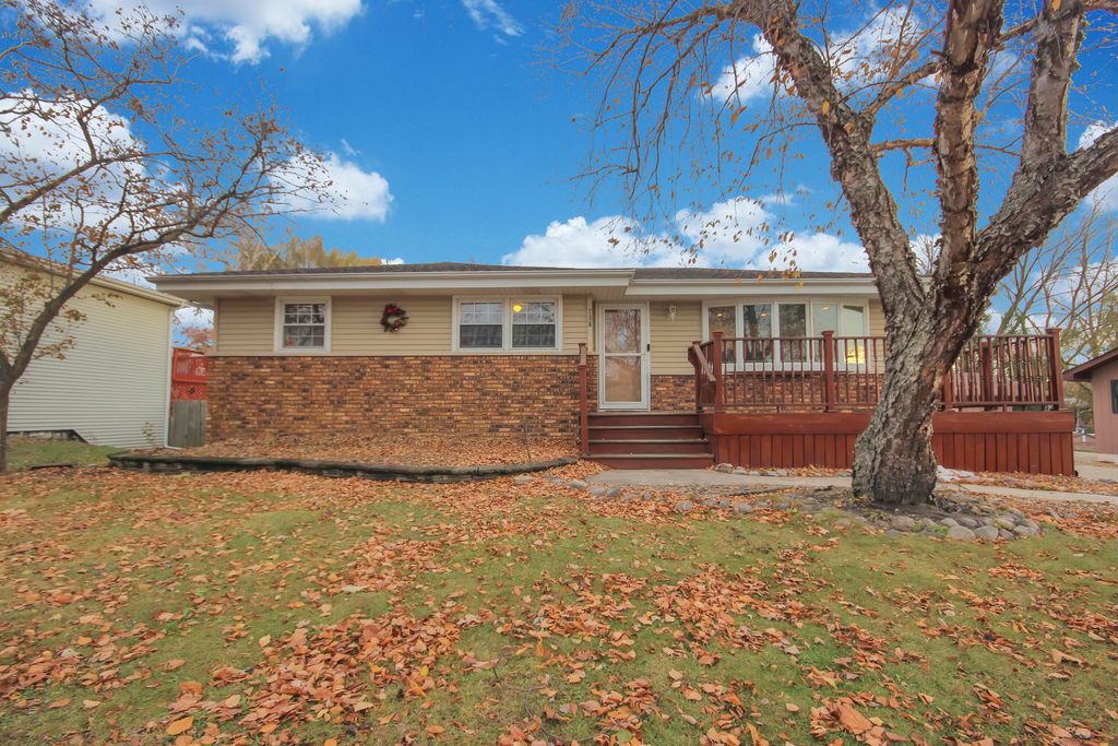 Photo of 736 Cottonwood Drive, Dyer, IN 46311 (MLS # 831673)