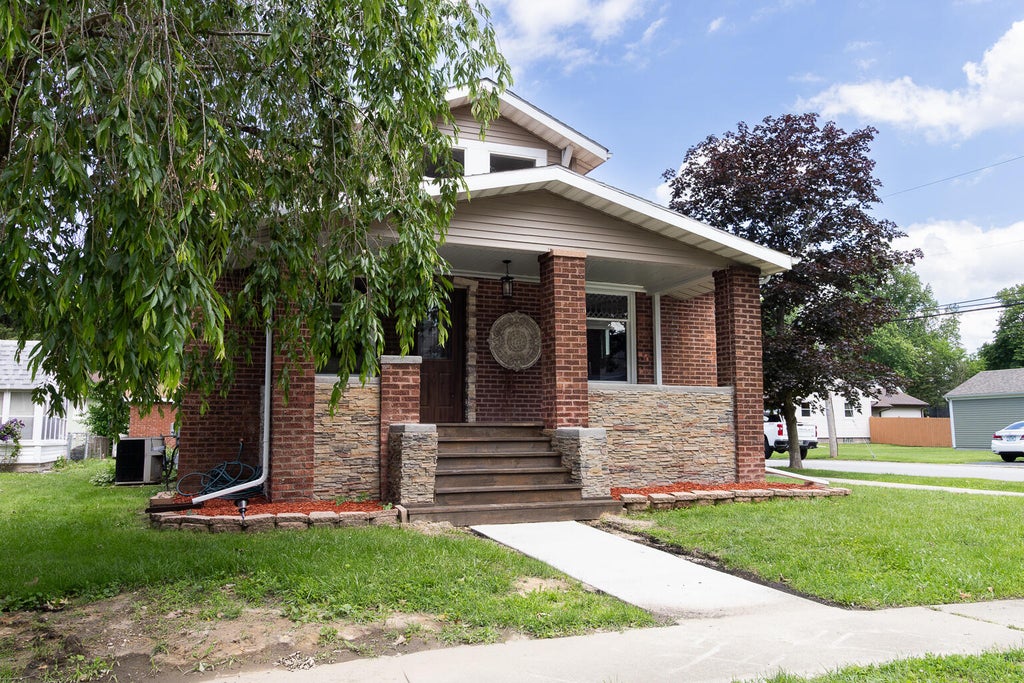 Photo of 101 N Michigan Avenue, Hobart, IN 46342 (MLS # 844792)