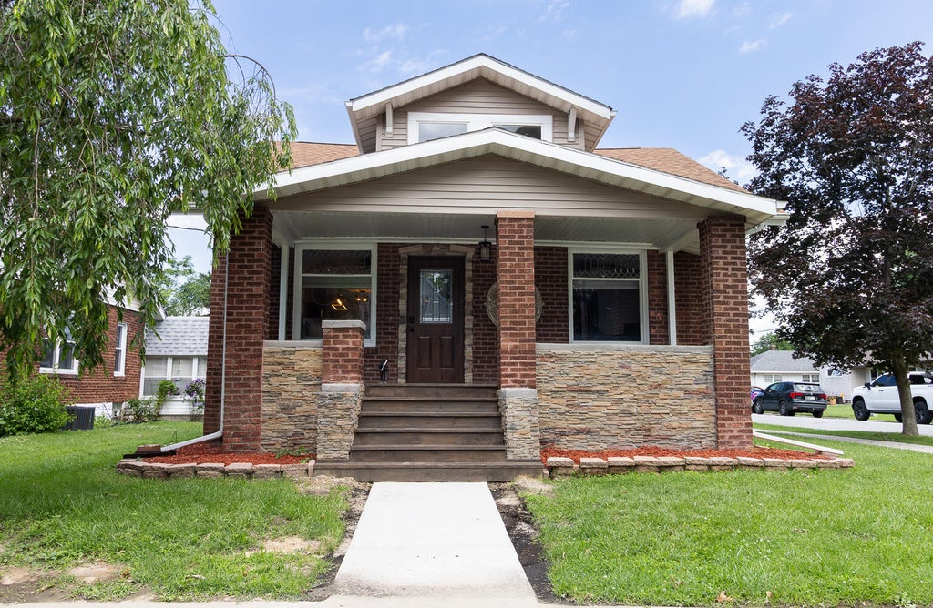 Photo of 101 N Michigan Avenue, Hobart, IN 46342 (MLS # 844792)