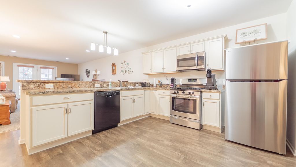 Photo of 202 Polly Lane, Hobart, IN 46342 (MLS # 832156)