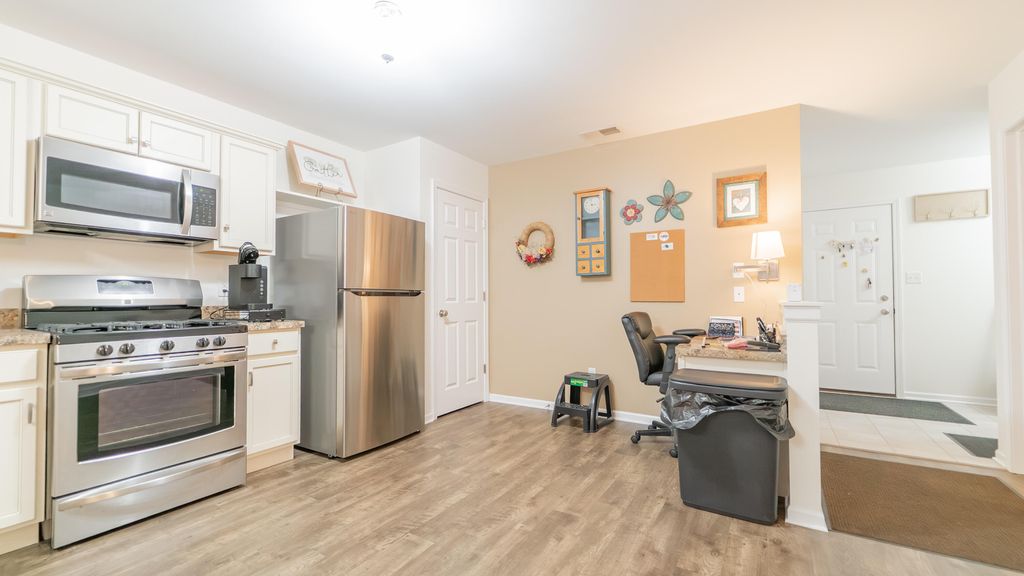 Photo of 202 Polly Lane, Hobart, IN 46342 (MLS # 832156)