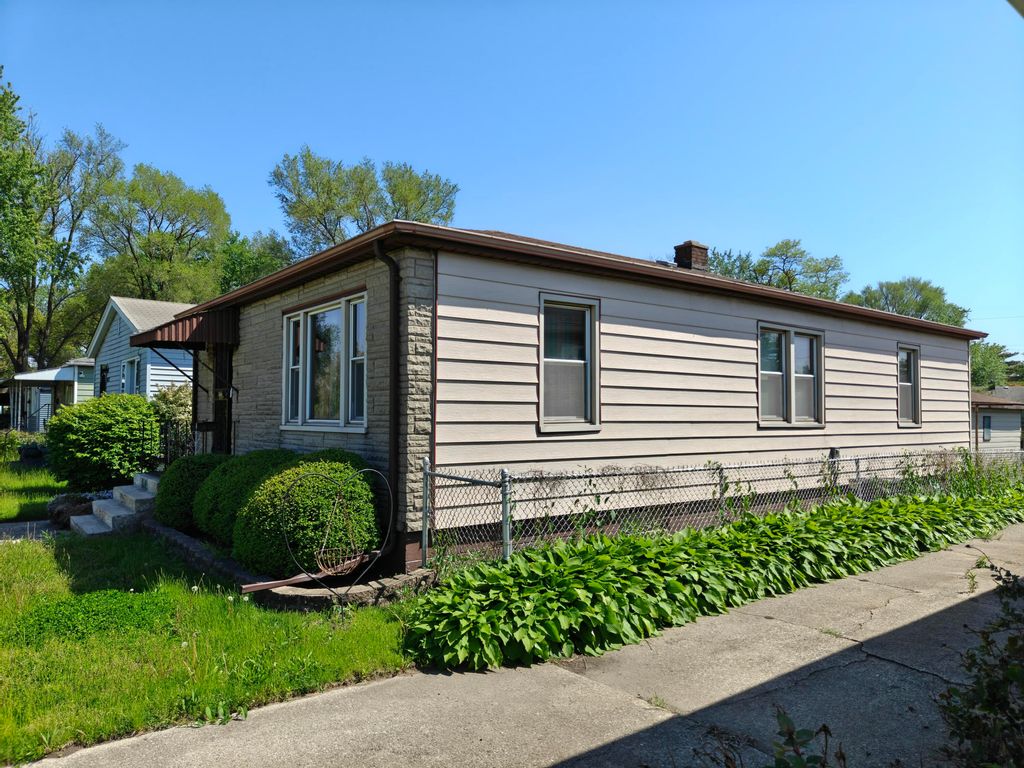 Photo of 1027 Central Avenue, Gary, IN 46407 (MLS # 839098)
