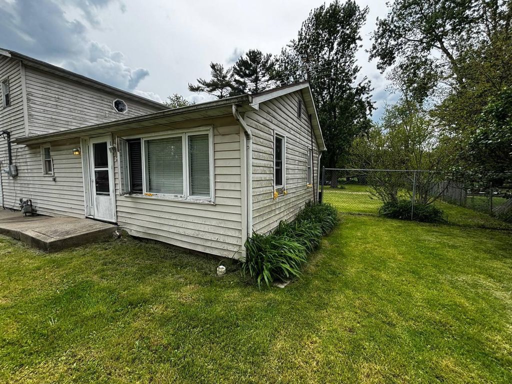 Photo of 24 Mccurahan Street, Valparaiso, IN 46385 (MLS # 839252)