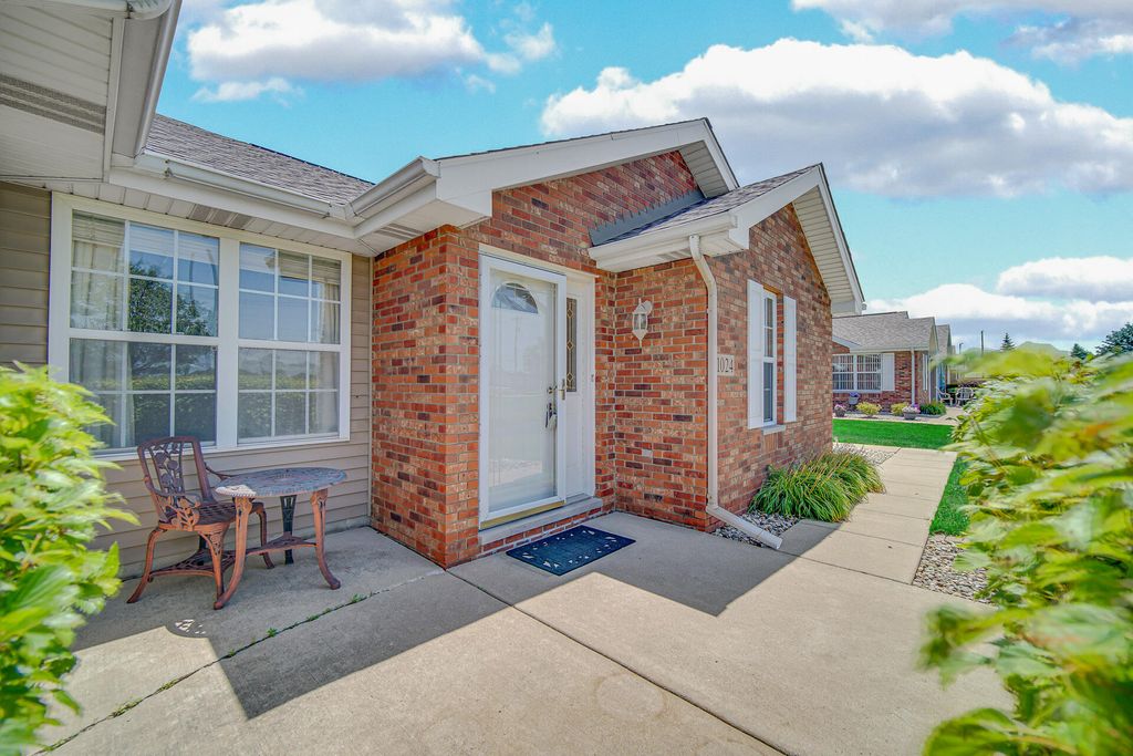 Photo of 1024 N Woodlawn Avenue, Griffith, IN 46319 (MLS # 841792)