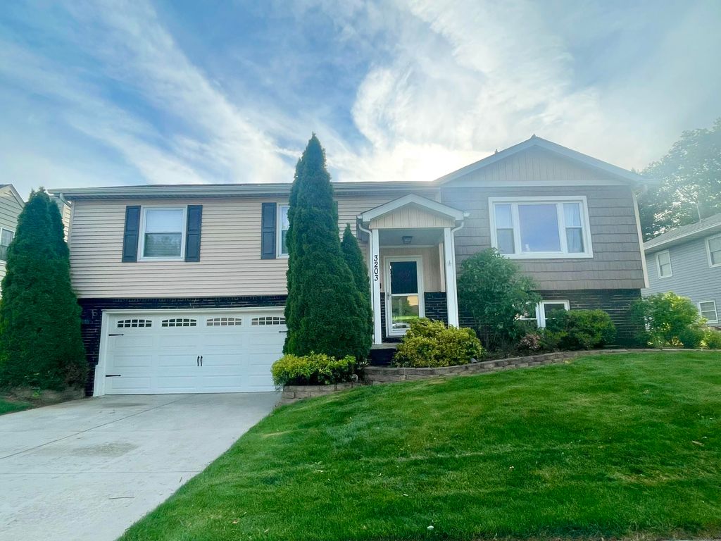 Photo of 3203 Parker Drive, Valparaiso, IN 46383 (MLS # 837770)