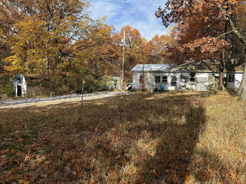 Photo of 54483 Whitesell Drive, South Bend, IN 46628 (MLS # 831088)