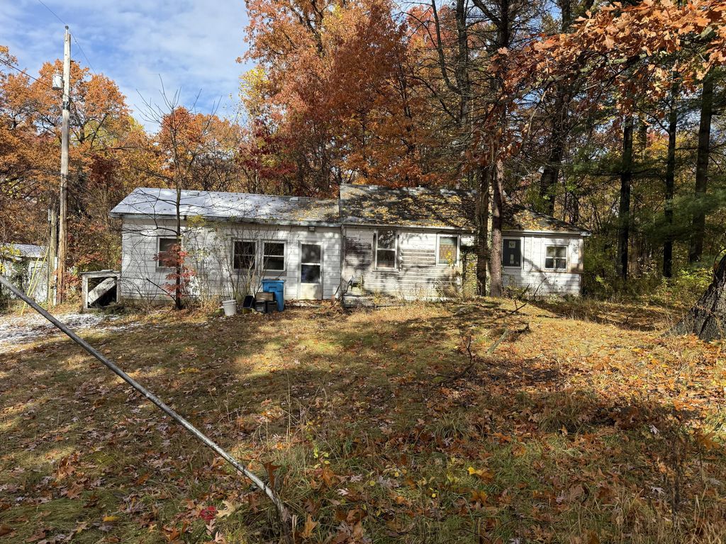 Photo of 54483 Whitesell Drive, South Bend, IN 46628 (MLS # 831088)