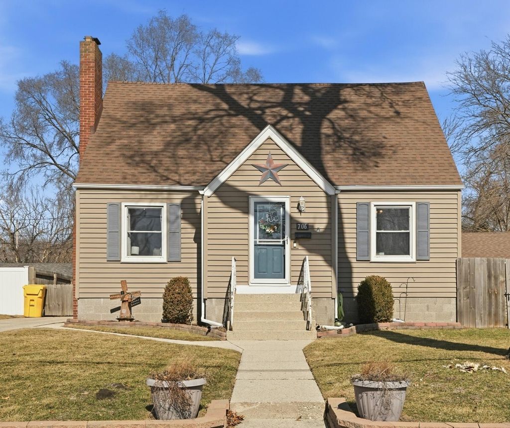 Photo of 706 W Lake Street, Griffith, IN 46319 (MLS # 834693)