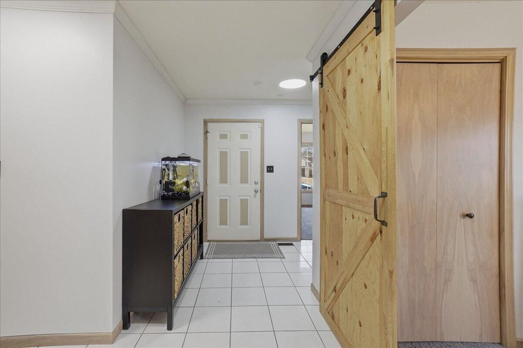 Photo of 8712 Tyler Street, Merrillville, IN 46410 (MLS # 837258)