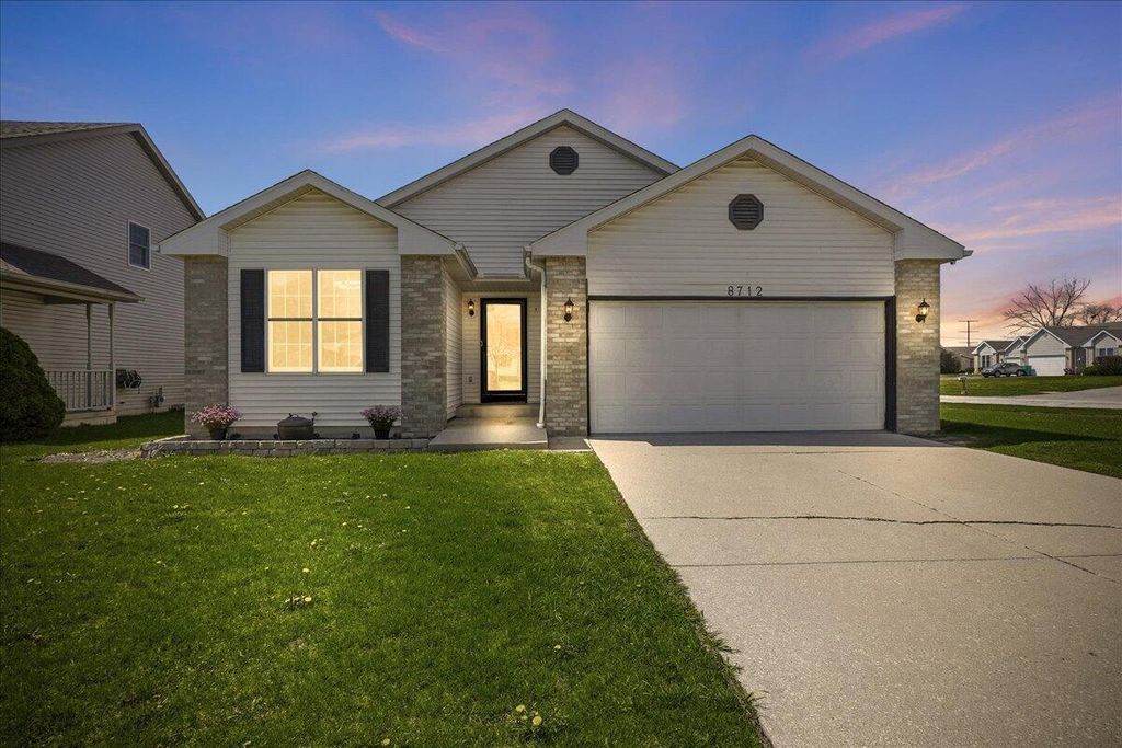 Photo of 8712 Tyler Street, Merrillville, IN 46410 (MLS # 837258)