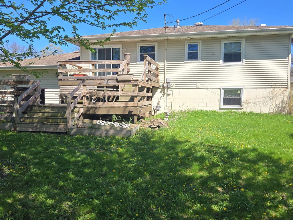 Photo of 2931 Crabapple Lane, Hobart, IN 46342 (MLS # 837420)