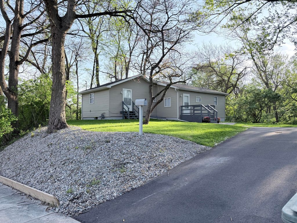 Photo of 560 S Campbell Street, Valparaiso, IN 46385 (MLS # 837676)