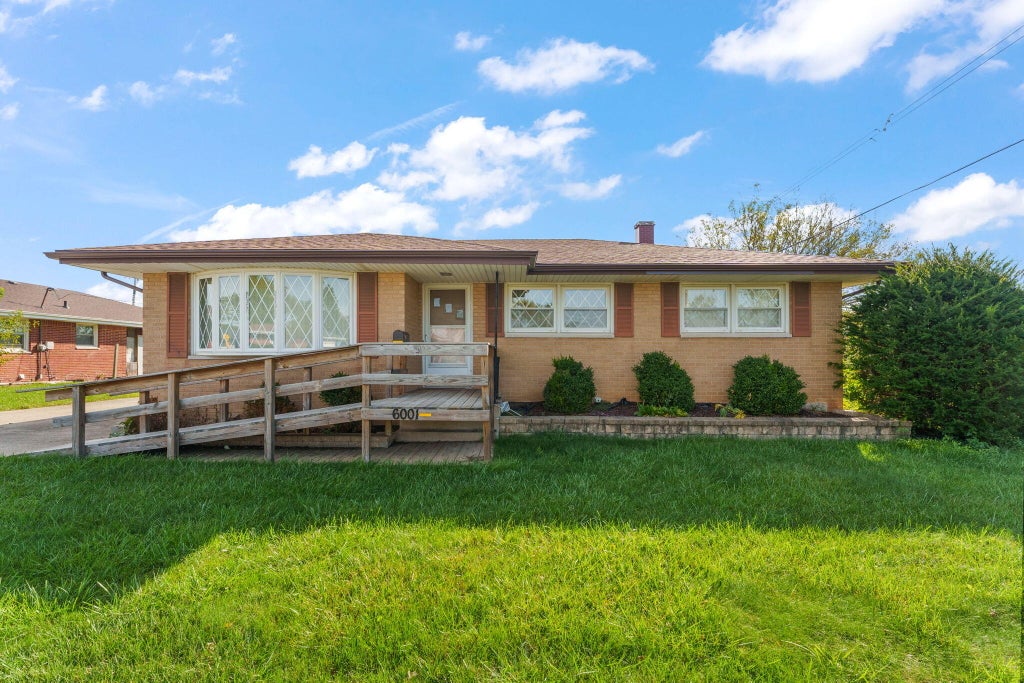 Photo of 6001 Rutledge Court, Merrillville, IN 46410 (MLS # 846637)