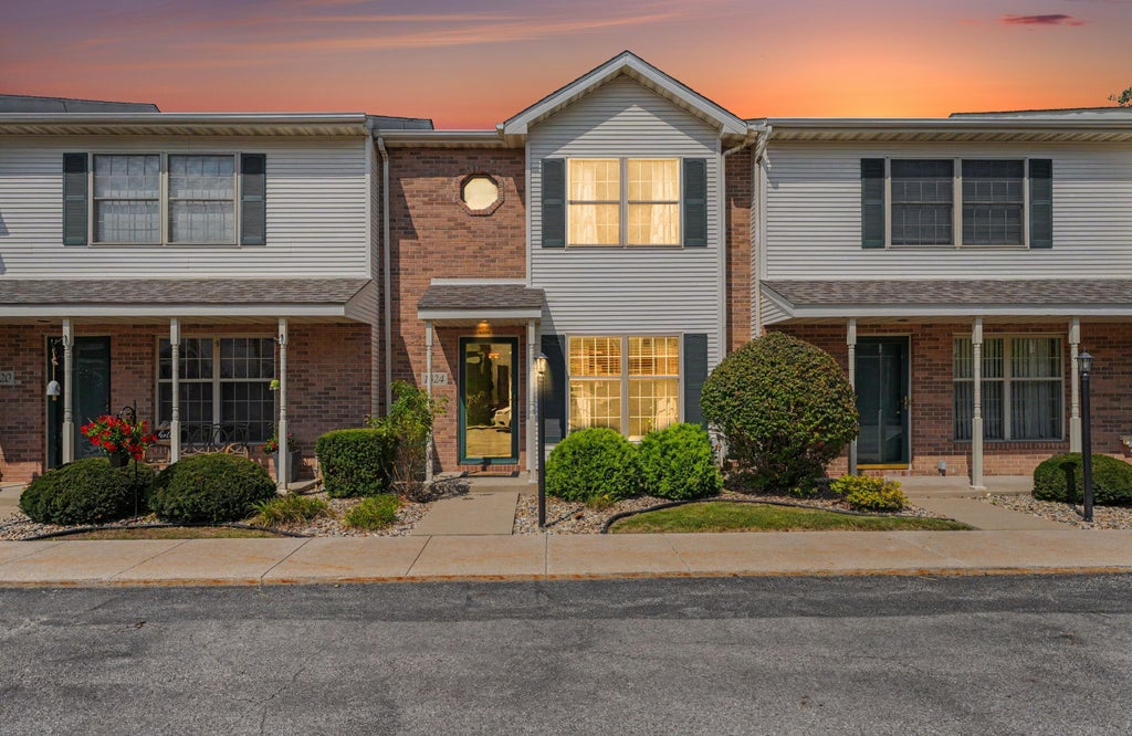 Photo of 1824 Cottonwood Court, Crown Point, IN 46307 (MLS # 844777)