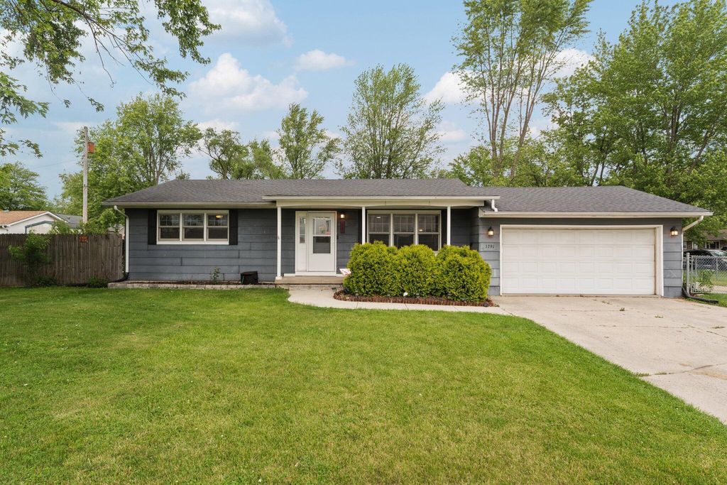 Photo of 1791 Jeffery Drive, Lowell, IN 46356 (MLS # 831347)