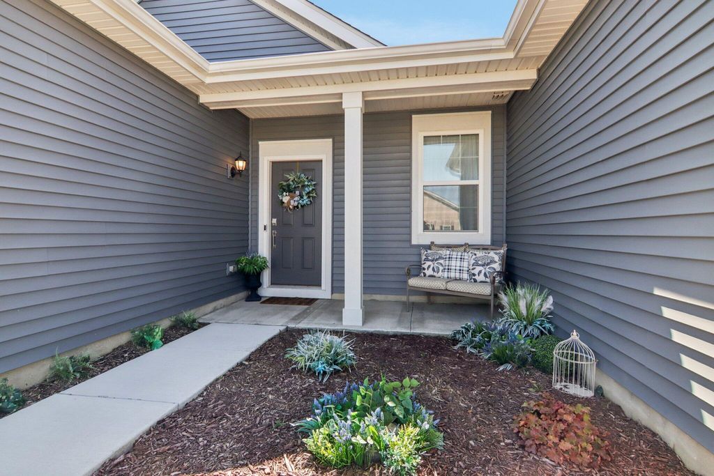 Photo of 5939 E 111th Lane, Winfield, IN 46307 (MLS # 836745)