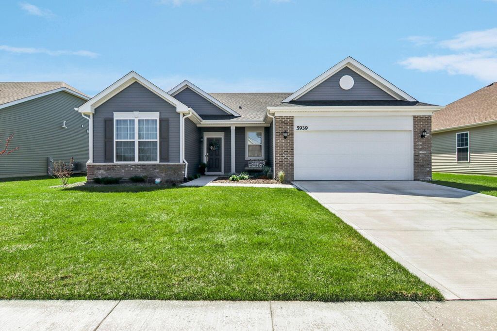 Photo of 5939 E 111th Lane, Winfield, IN 46307 (MLS # 836745)