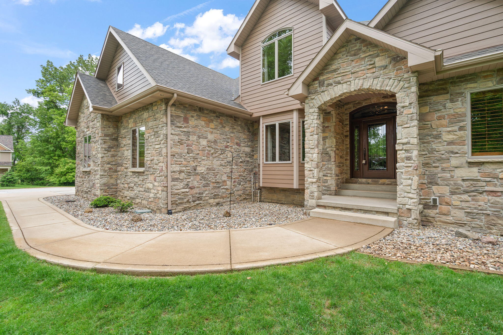 64 Nicholas Drive