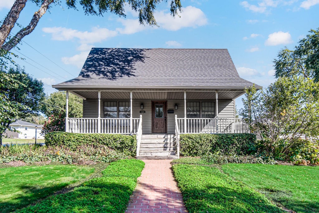Photo of 1447 N Woodlawn Avenue, Griffith, IN 46319 (MLS # 846446)
